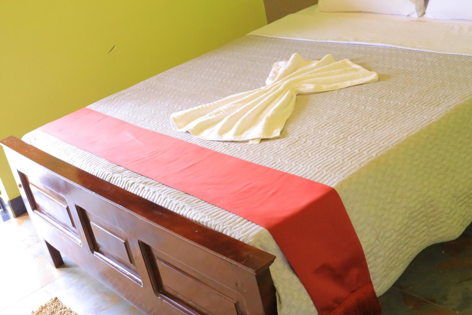 Golden Suites Hotel Entebbe Ngoại thất bức ảnh