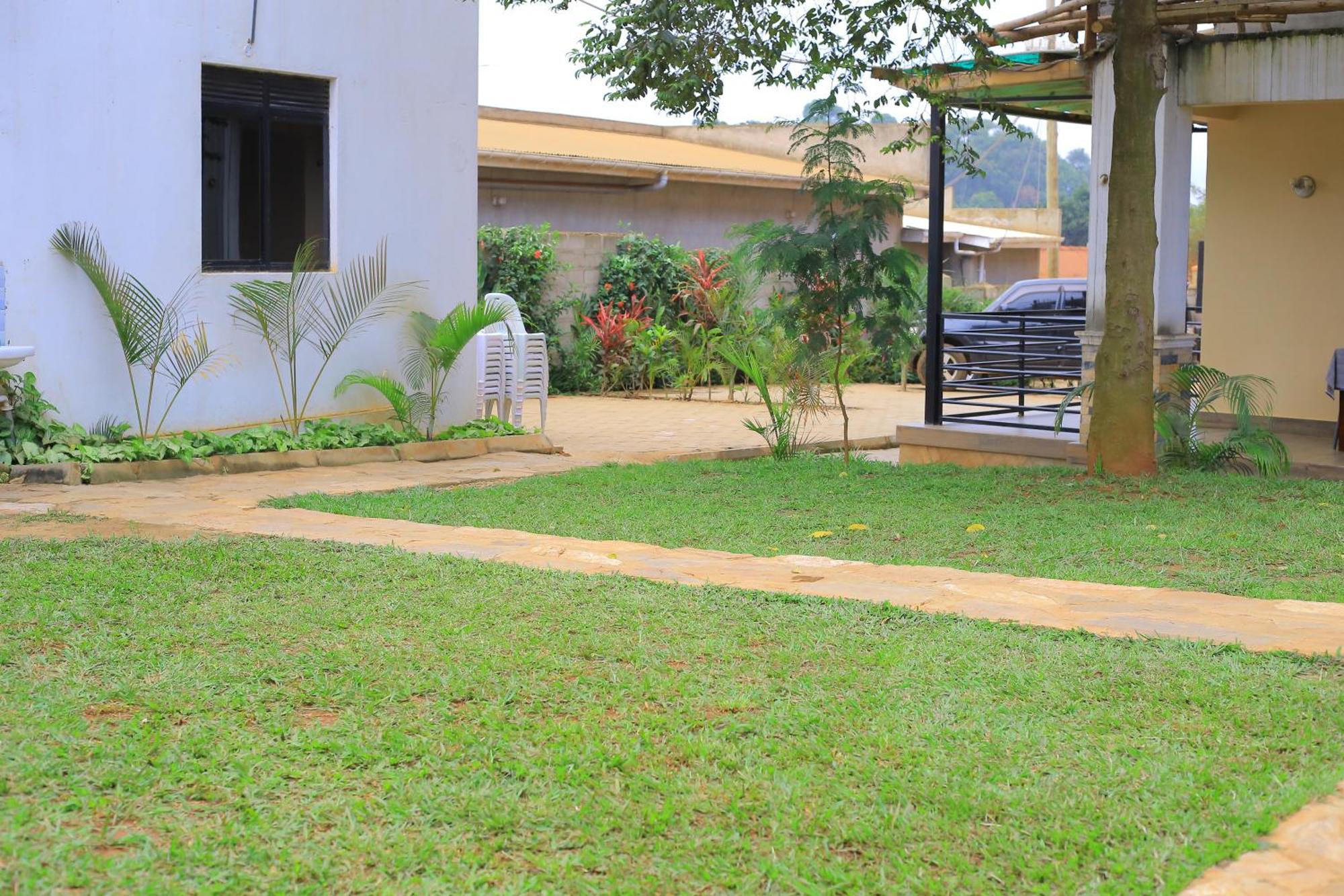 Golden Suites Hotel Entebbe Ngoại thất bức ảnh