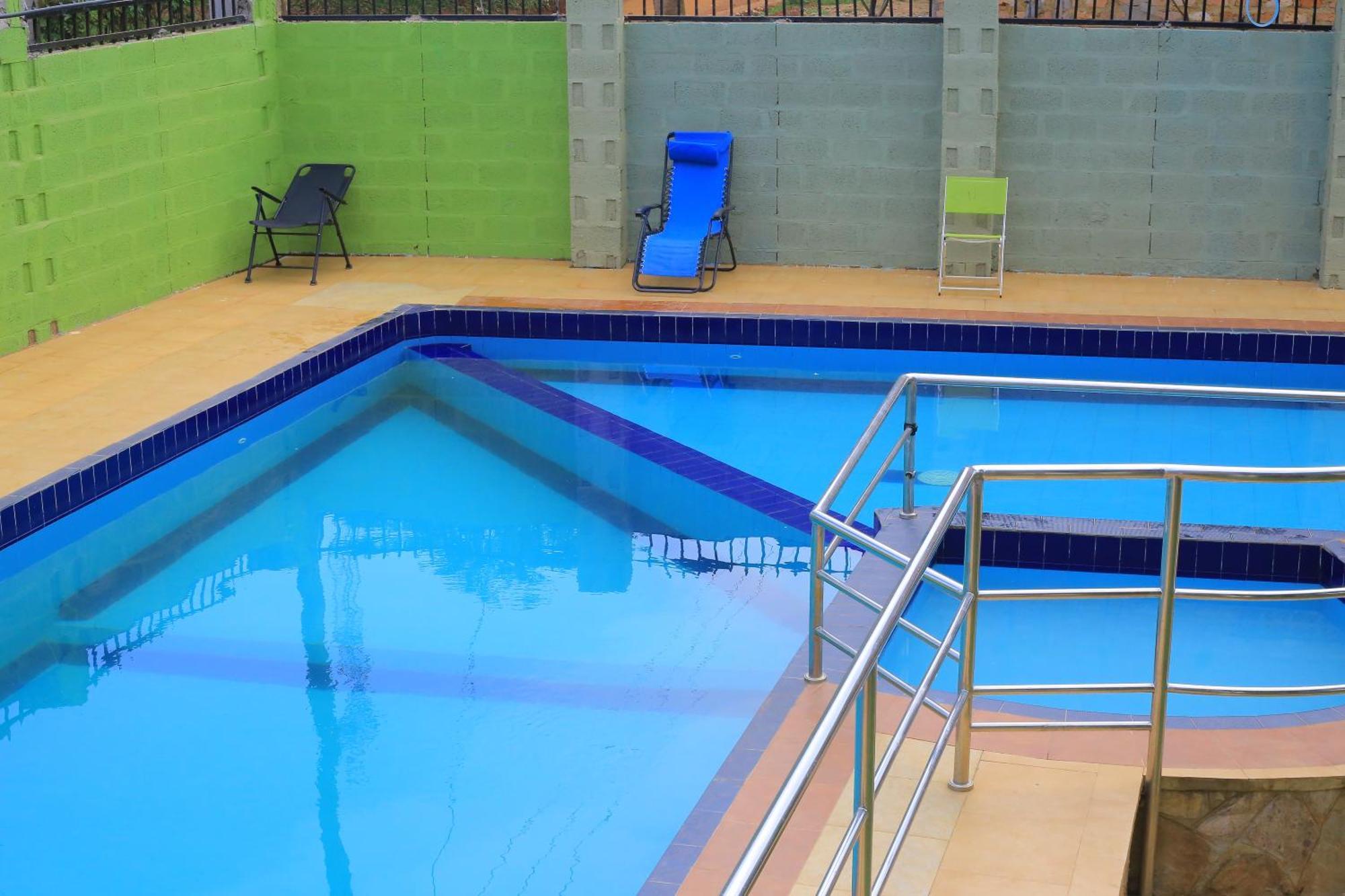 Golden Suites Hotel Entebbe Ngoại thất bức ảnh