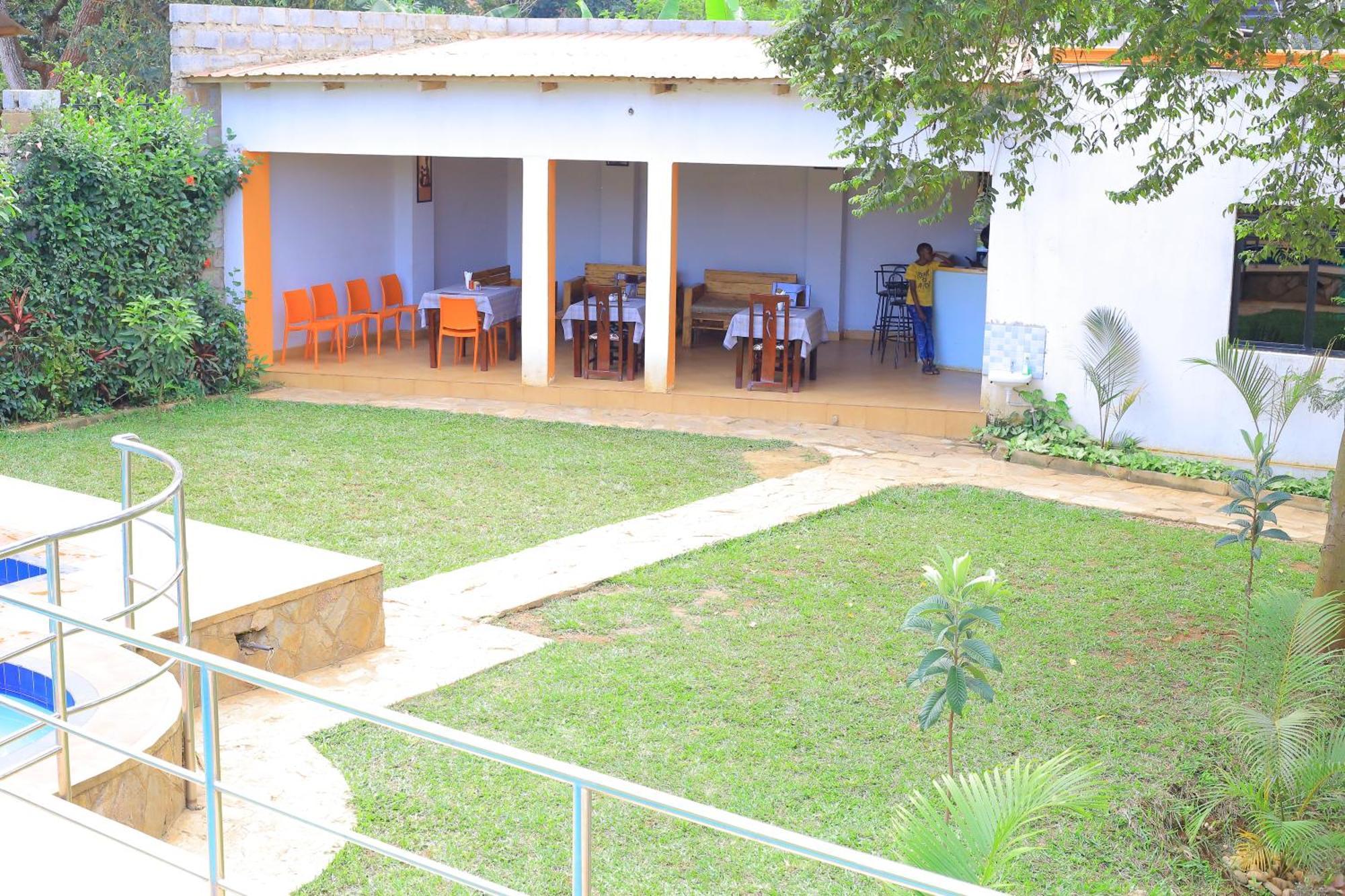 Golden Suites Hotel Entebbe Ngoại thất bức ảnh