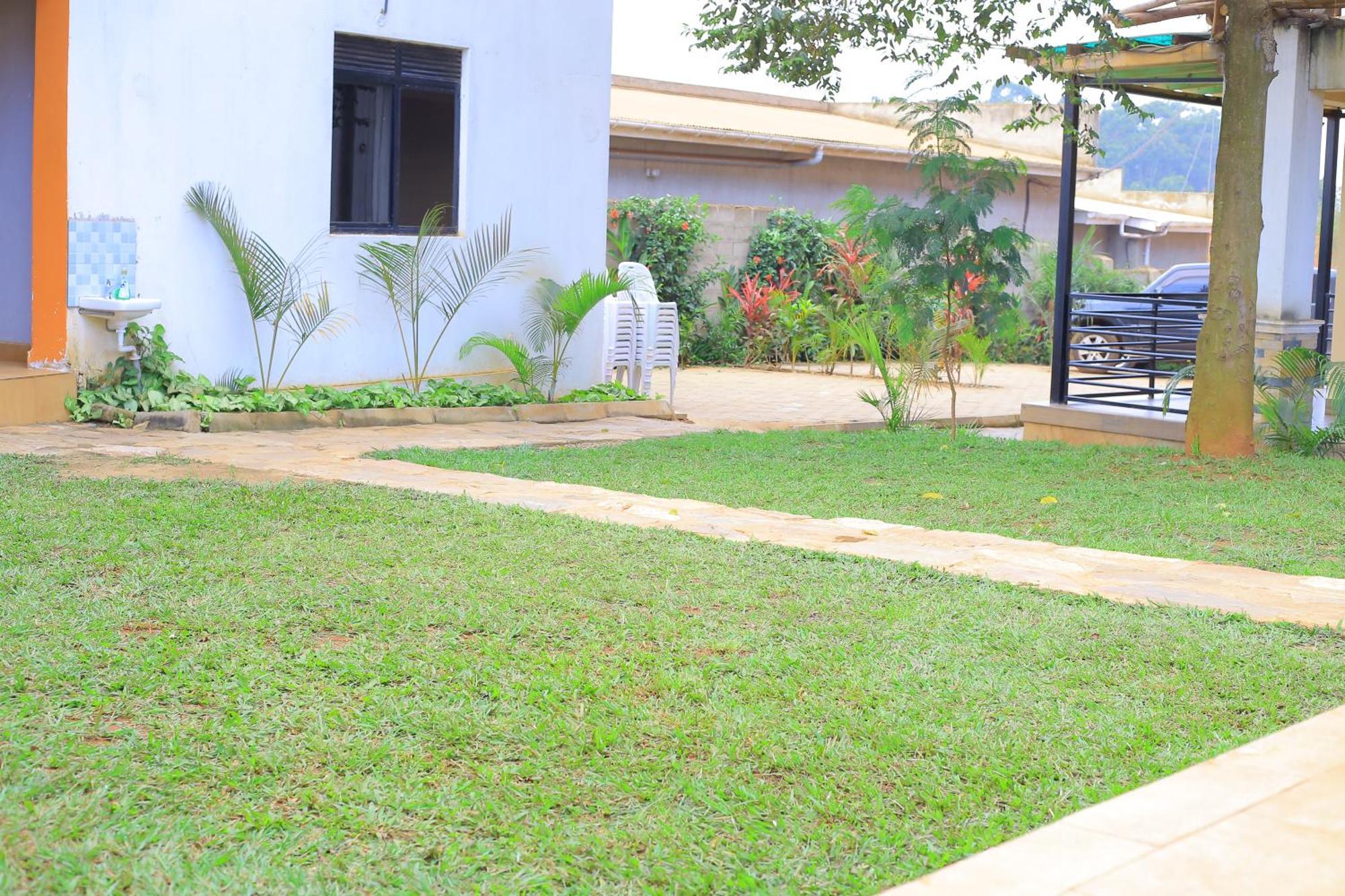 Golden Suites Hotel Entebbe Ngoại thất bức ảnh